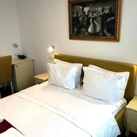Agora Hotel 3*