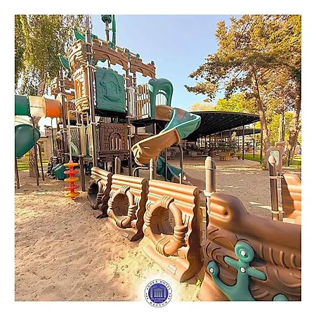 Agora נפטון